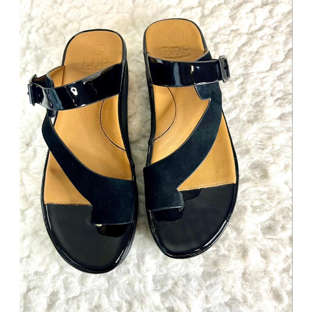 L'Amour Des Pieds Women's Alanza toe loop sandals size 11M